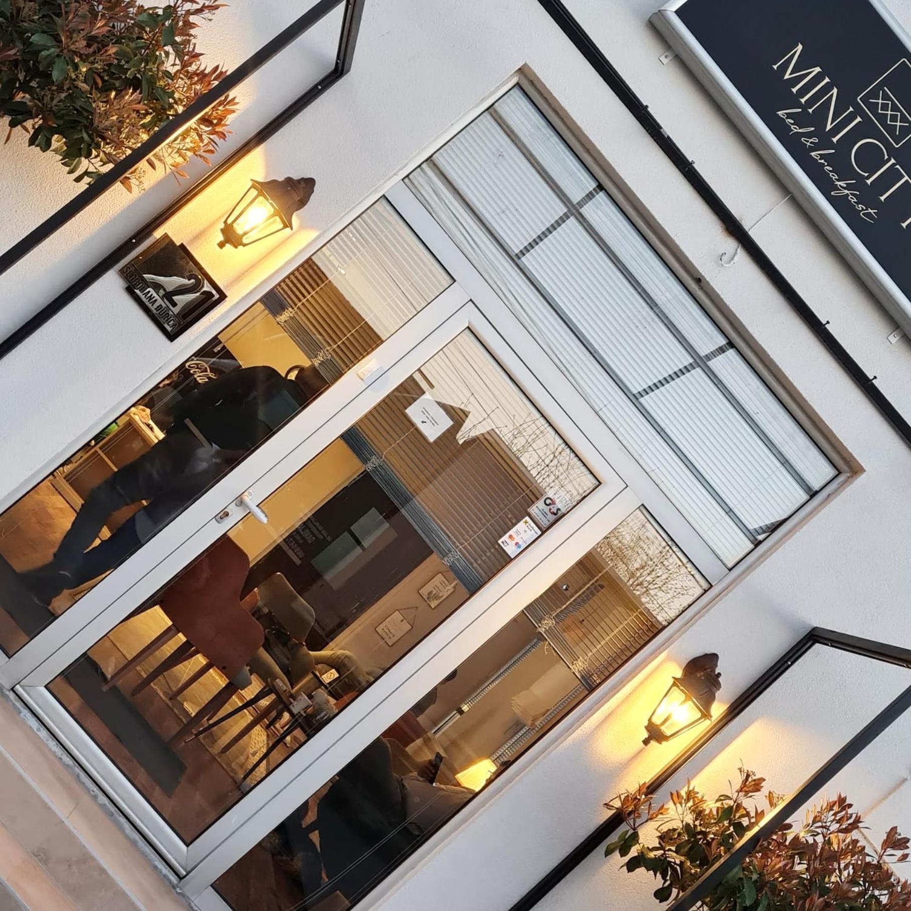 Minicity Inn Βελιγράδι Εξωτερικό φωτογραφία
